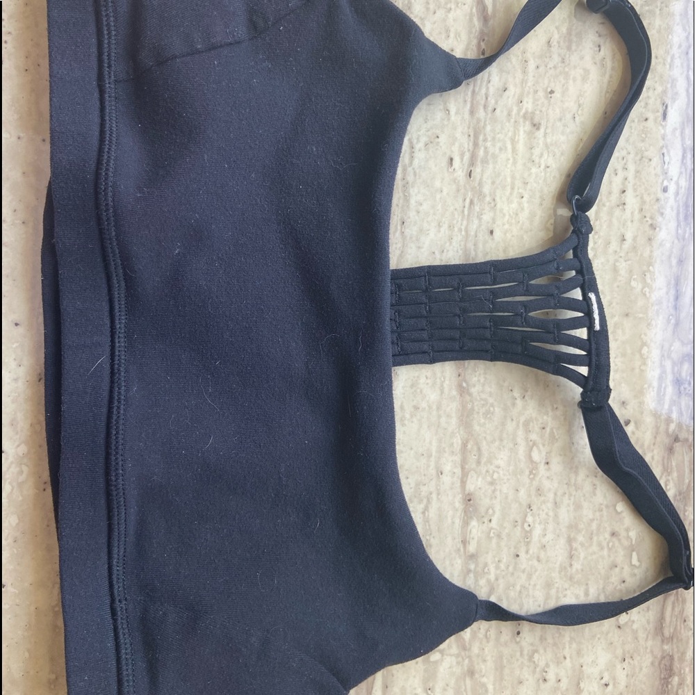 Lululemon sports bra size 6